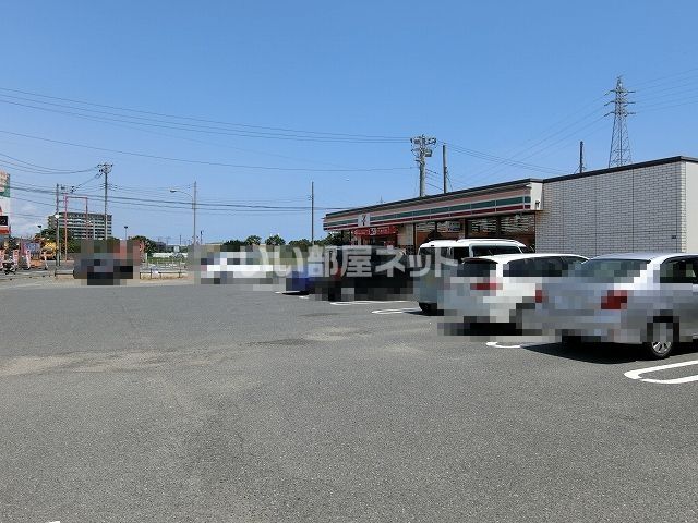 近くのコンビニまで325m（徒歩5分）