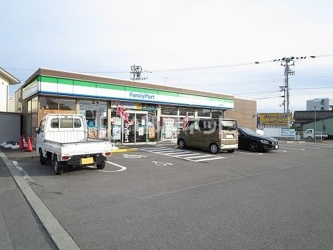 近くのコンビニまで1,037m（徒歩13分）