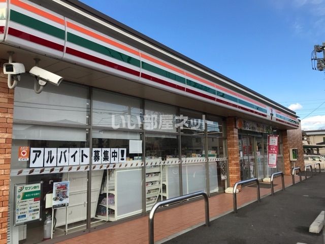 近くのコンビニまで656m（徒歩9分）