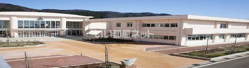 近くの施設まで1,123m（徒歩15分）