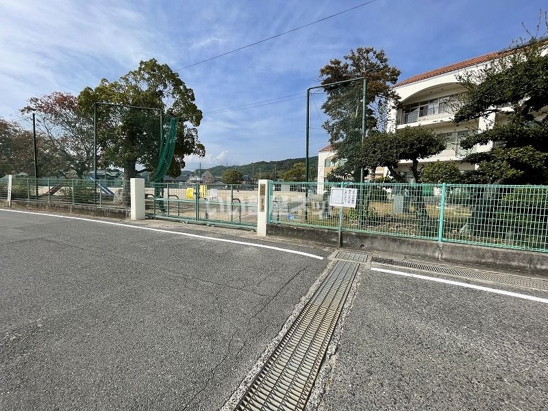 近くの瀬戸内市立牛窓東小学校まで2,663m(徒歩34分)