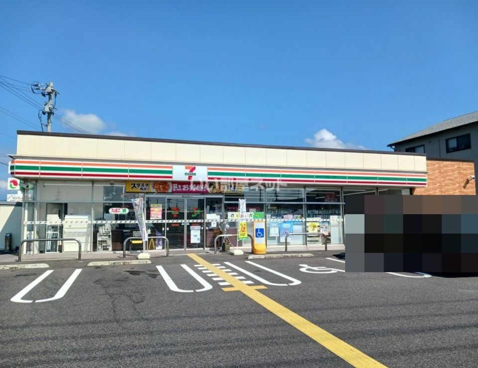 近くのコンビニまで663m（徒歩9分）