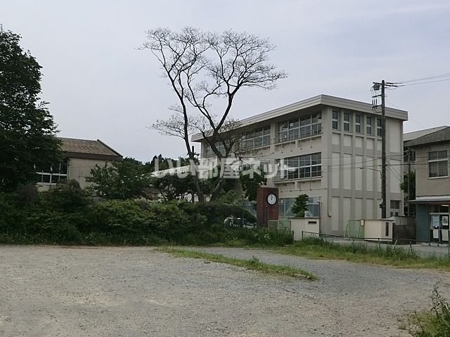 近くの小学校まで543m（徒歩7分）
