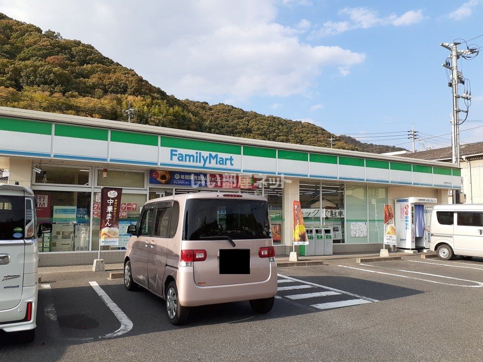 近くのコンビニまで327m（徒歩5分）