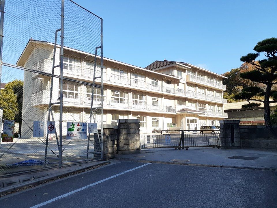 近くの福山市立大谷台小学校まで1,000m（徒歩13分）