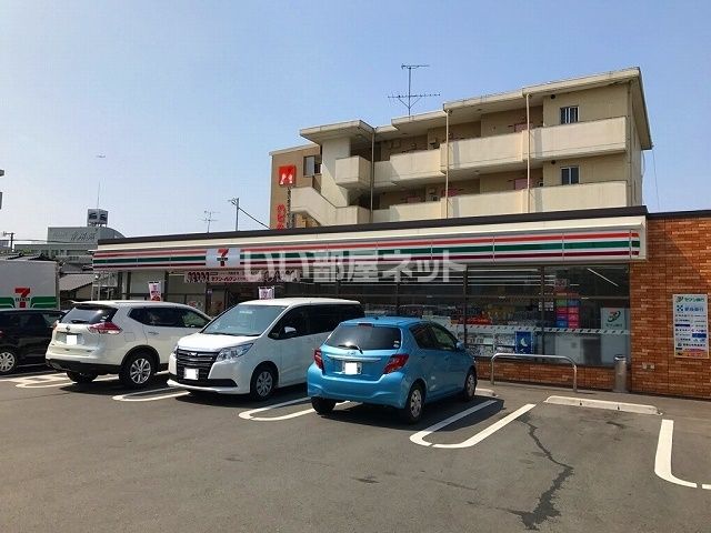 近くのコンビニまで376m（徒歩5分）