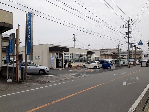 近くの銀行まで575m（徒歩8分）