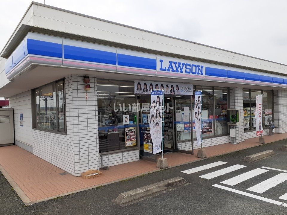 近くのコンビニまで715m（徒歩9分）