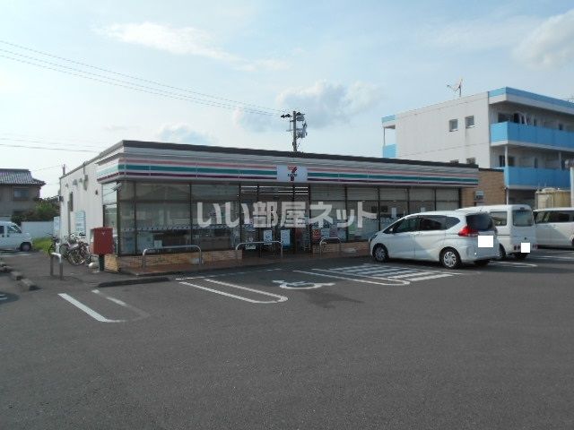 近くのコンビニまで667m（徒歩9分）