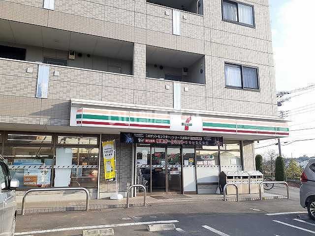 近くのコンビニまで425m（徒歩6分）