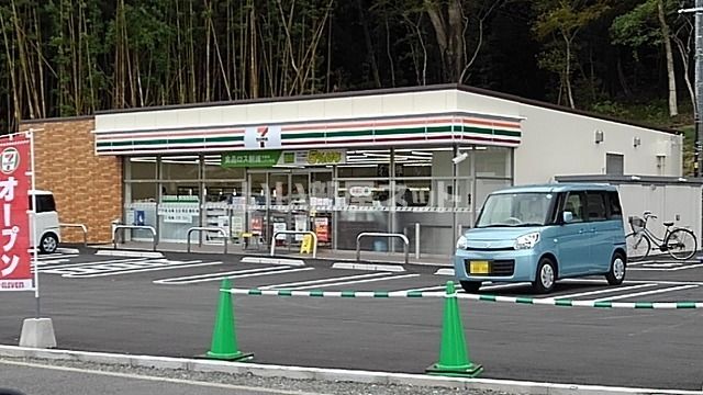 近くのコンビニまで4,085m（徒歩52分）