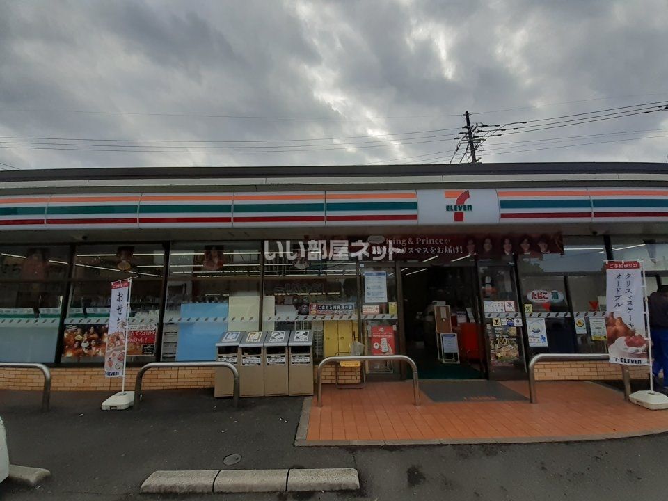 近くのコンビニまで508m（徒歩7分）