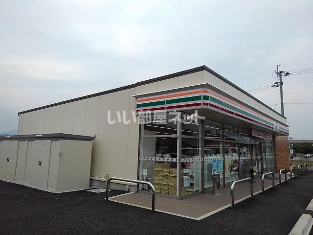 近くのコンビニまで1,080m（徒歩14分）