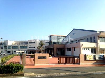 近くの小学校まで1,100m（徒歩14分）