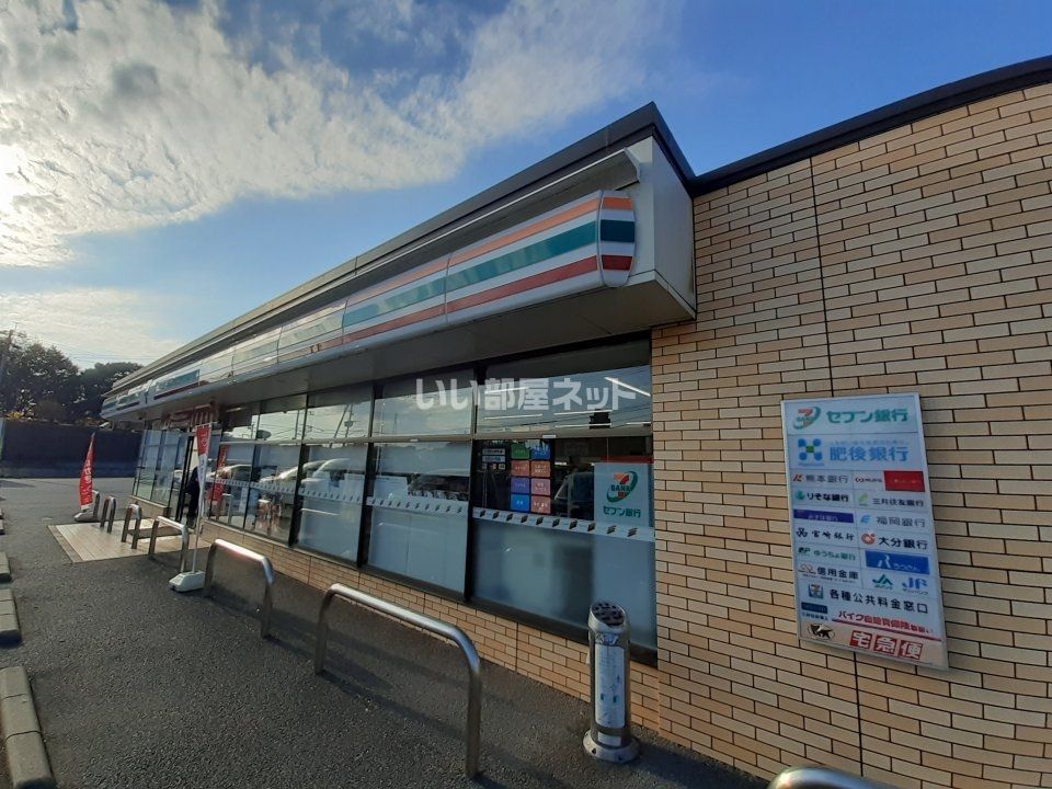 近くのコンビニまで1,142m（徒歩15分）