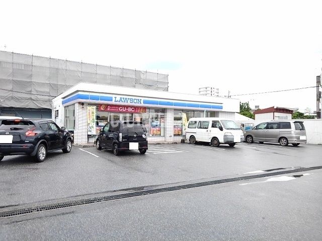 近くのコンビニまで165m（徒歩3分）