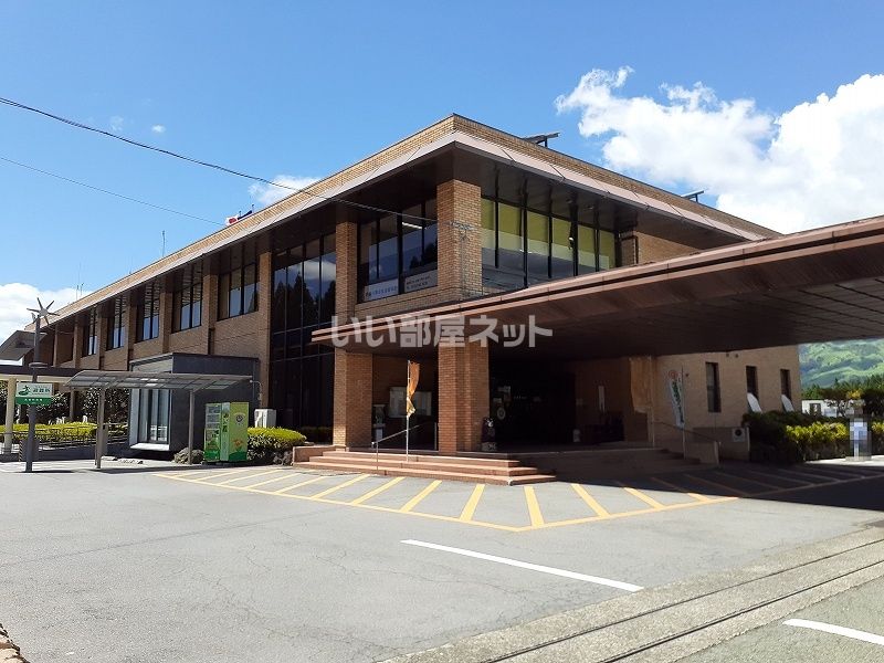 近くの役所まで508m（徒歩7分）
