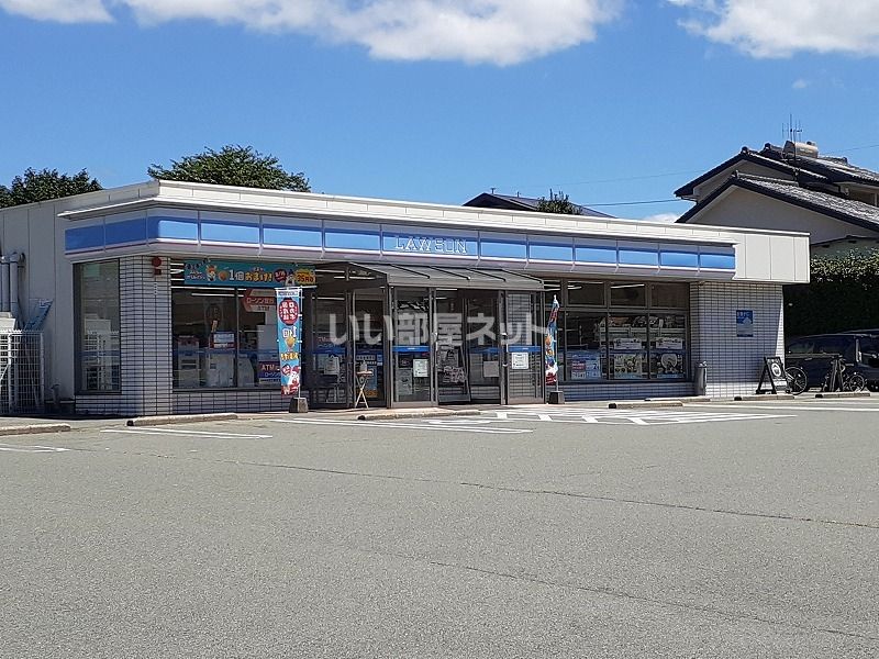 近くのコンビニまで386m（徒歩5分）