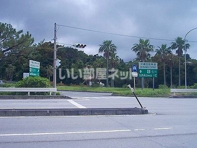 近くの沖縄自動車道 石川ICまで826m（徒歩11分）