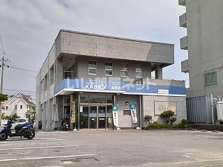近くに沖縄海邦銀行泡瀬支店あり