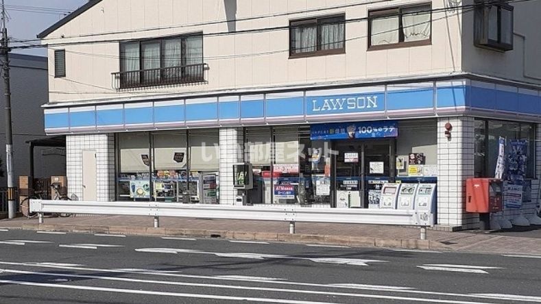 近くのコンビニまで714m（徒歩9分）