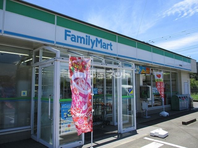 近くのファミリーマート日南東郷店まで103m（徒歩2分）