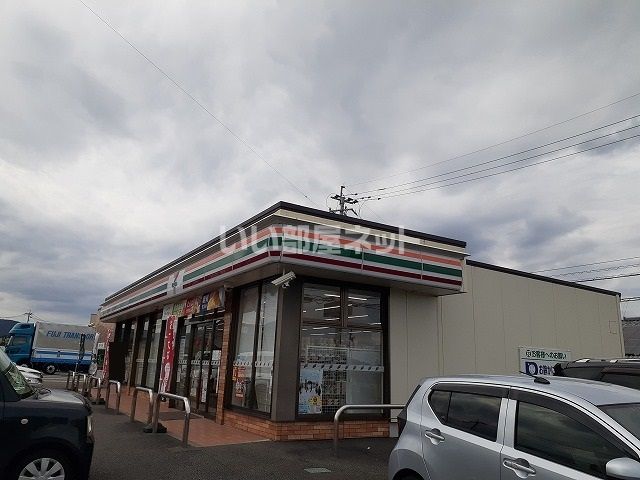 近くのセブンイレブン 田野中ノ原店まで707m（徒歩9分）