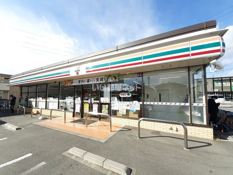 近くのコンビニまで1,055m（徒歩14分）