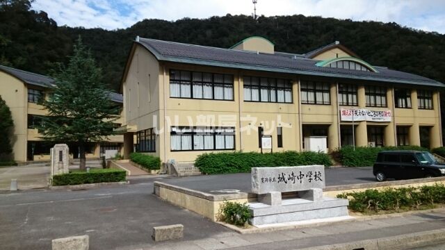 近くの豊岡市立城崎中学校まで1,958m(徒歩25分)