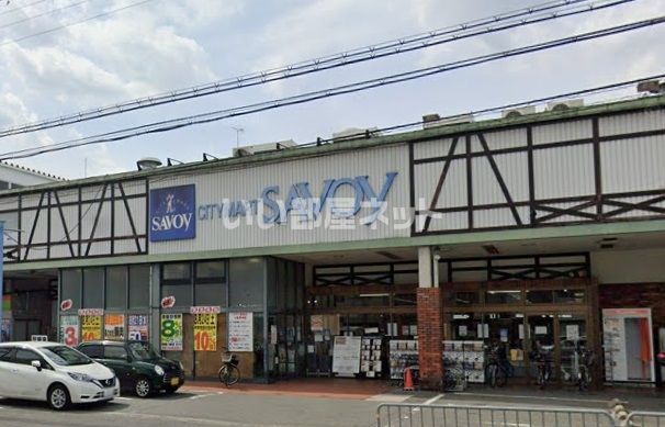 近くのスーパーまで617m（徒歩8分）