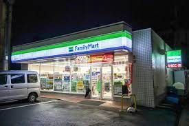 近くのファミリーマート 自由ケ丘店まで851m（徒歩11分）