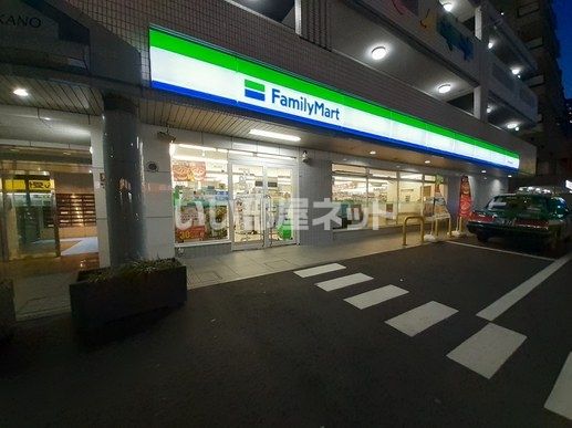 近くのコンビニまで428m（徒歩6分）