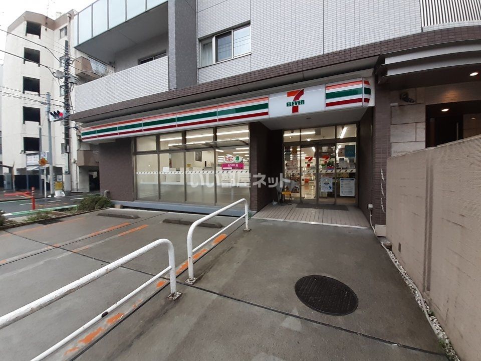 近くのコンビニまで212m（徒歩3分）