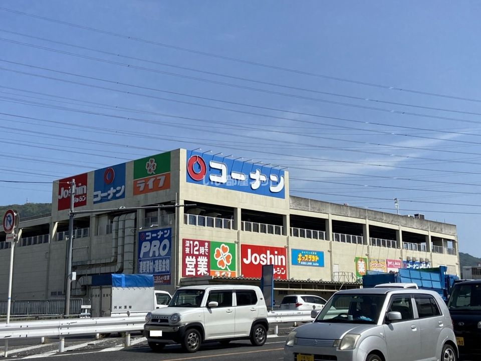 近くのスーパーまで889m（徒歩12分）
