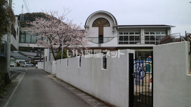 近くに豊岡保育園あり