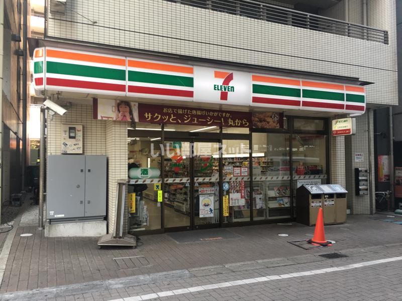 近くのコンビニまで666m（徒歩9分）