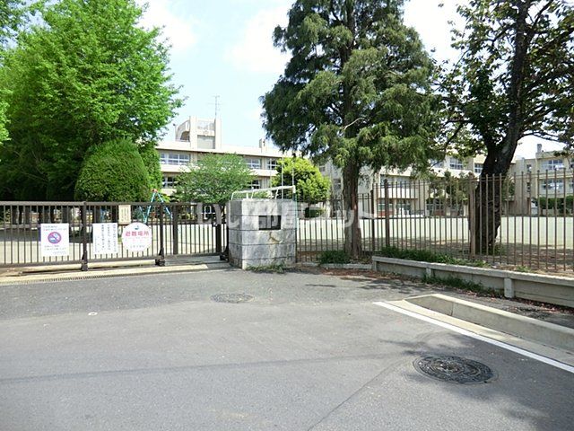 近くの小学校まで221m（徒歩3分）