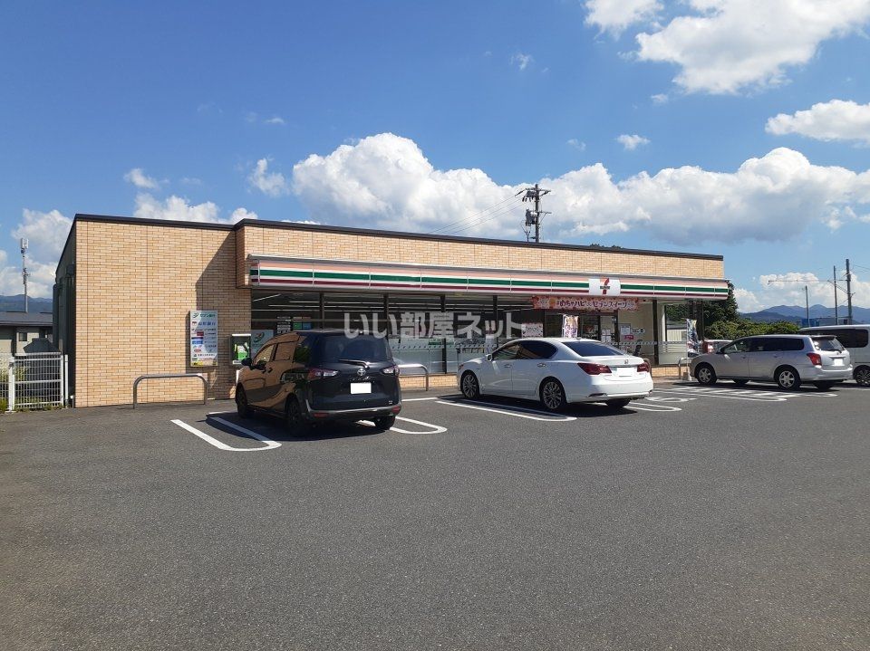 近くのコンビニまで1,804m（徒歩23分）