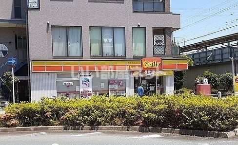 近くのコンビニまで339m（徒歩5分）