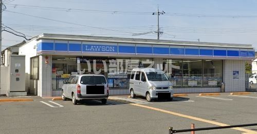 近くのコンビニまで822m（徒歩11分）