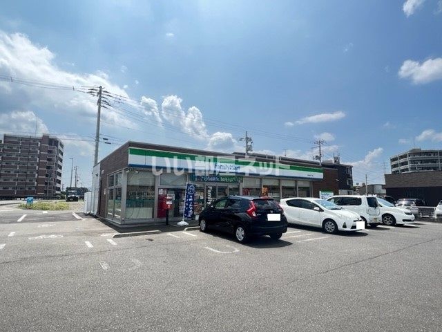 近くのコンビニまで435m（徒歩6分）