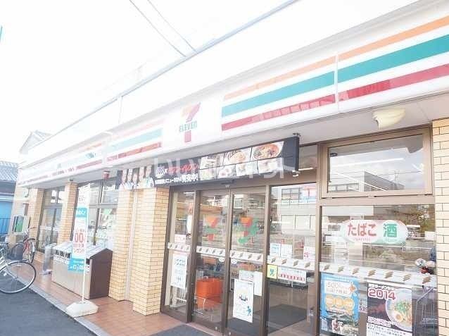 近くのコンビニまで151m（徒歩2分）
