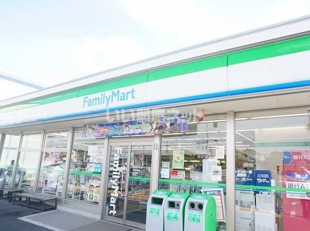 近くのコンビニまで462m（徒歩6分）
