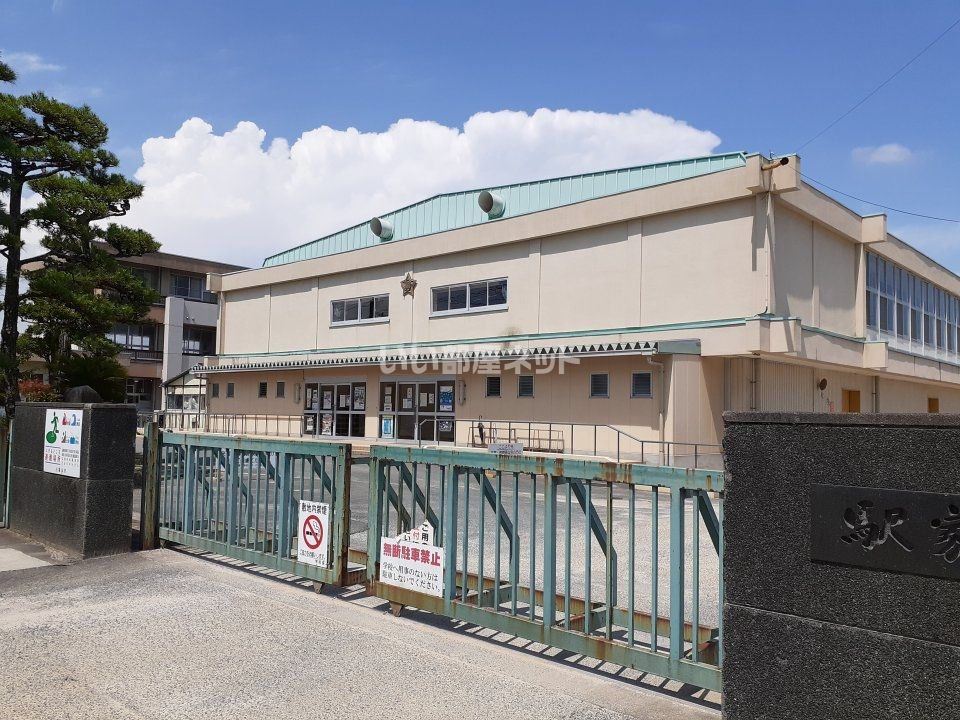 近くの福山市立駅家小学校まで974m(徒歩13分)