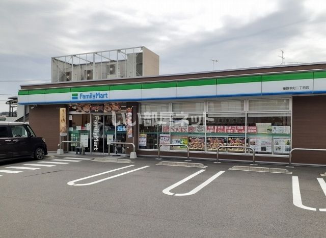 近くのコンビニまで896m（徒歩12分）