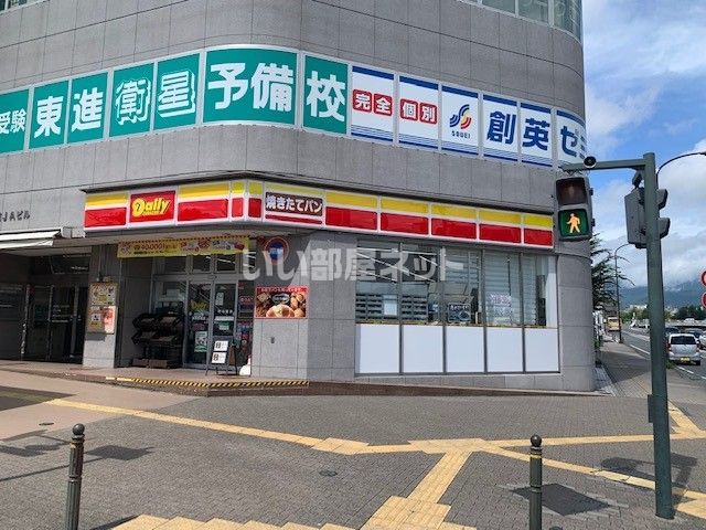 近くのコンビニまで440m（徒歩6分）