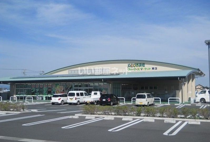 近くのスーパーまで984m（徒歩13分）