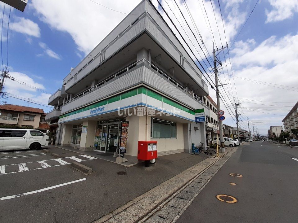 近くのコンビニまで452m（徒歩6分）