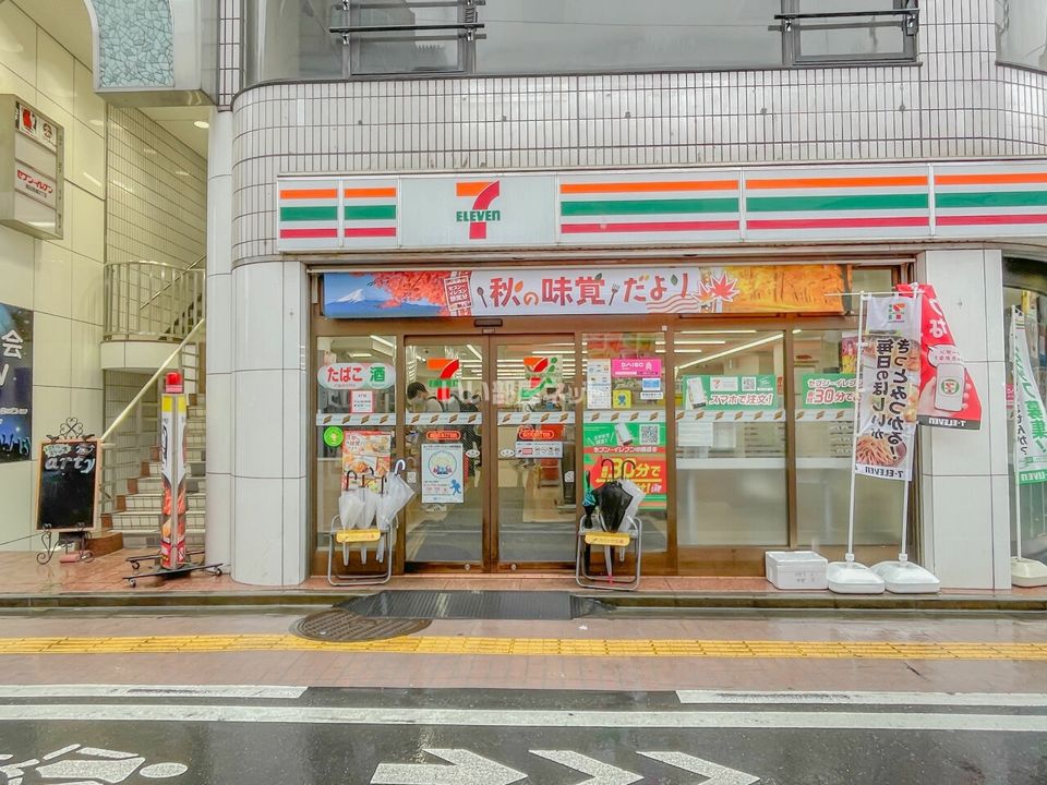 近くのコンビニまで89m（徒歩2分）