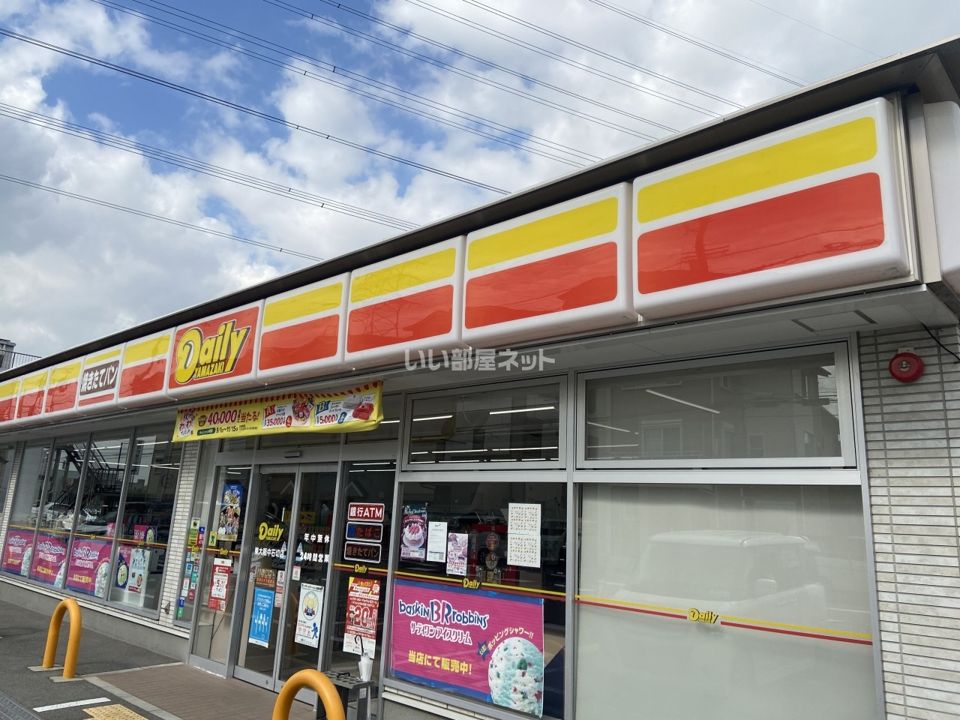 近くのコンビニまで665m（徒歩9分）
